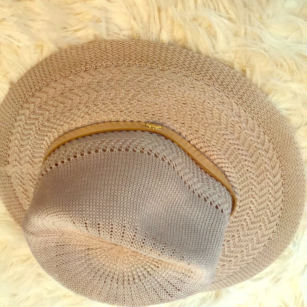 Women’s head wear